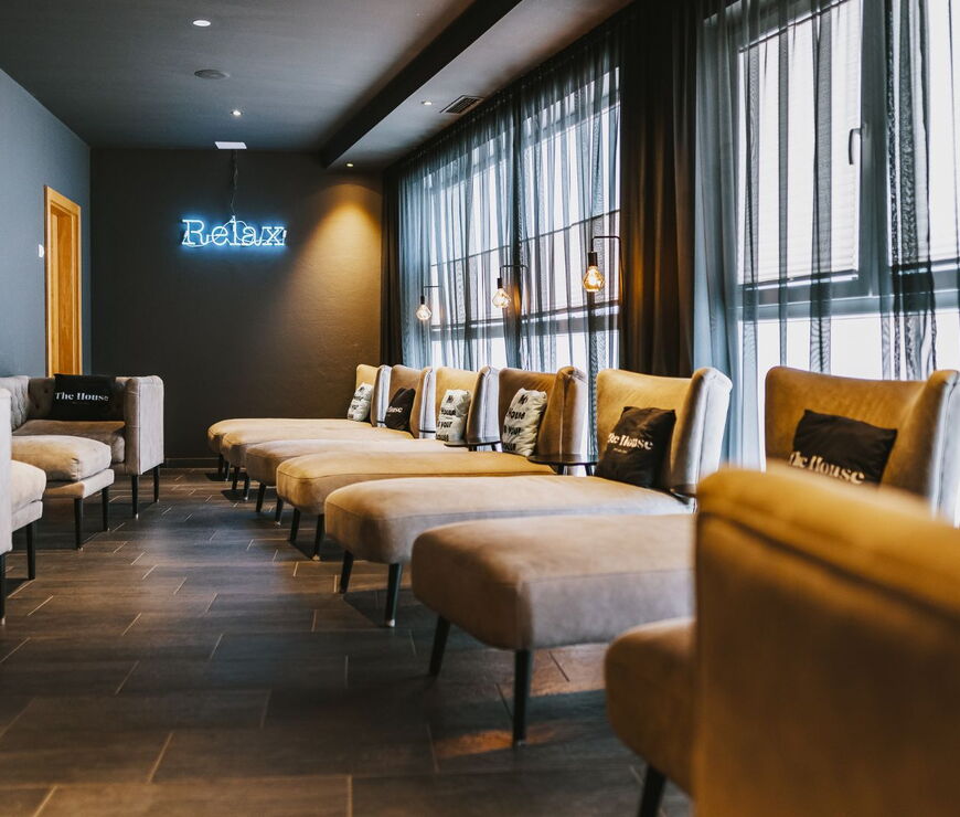 Liegen im Wellnessbereich des Hotels The House Zell am See